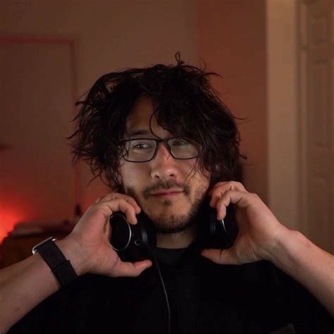 In a time where many others were still trying to find themselves as creators, Markiplier started posting videos seeming to know exactly who he was and not much has changed in the last several years. . Markiplier pfp